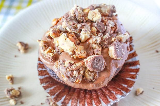 Snickers Mousse Chocolate Cupcakes-8