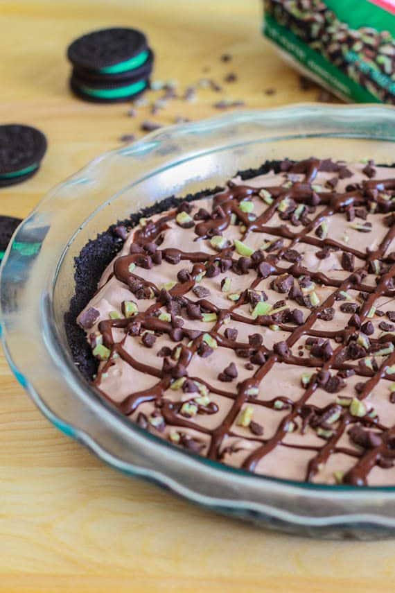 Skinny Frozen Mint Chocolate Pie by sallysbakingaddiction.com