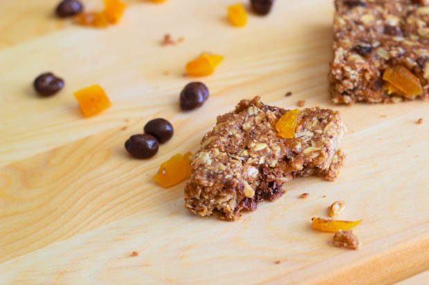 dark chocolate raisinet granola bars-3