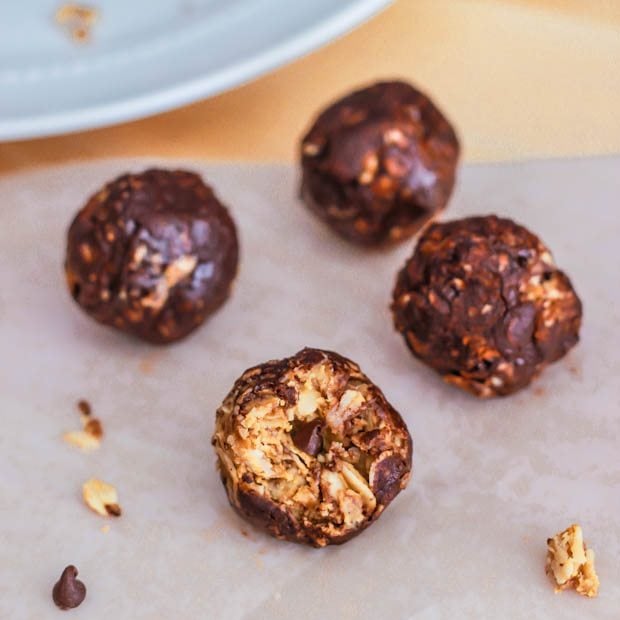 Healthy Peanut Butter Chocolate Energy Bites (9 of 1)-7
