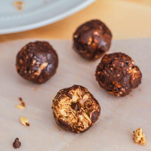Healthy Peanut Butter Chocolate Energy Bites (9 of 1)