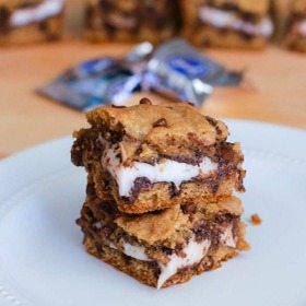 peppermint patty stuffed chocolate chip cookie bars