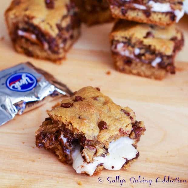 Peppermint Patty Chocolate Chip Cookie Bars by Sallys Baking Addiction #cookies