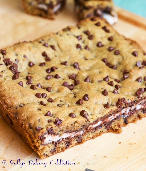 Peppermint Patty Chocolate Chip Cookie Bars by Sallys Baking Addiction #cookies