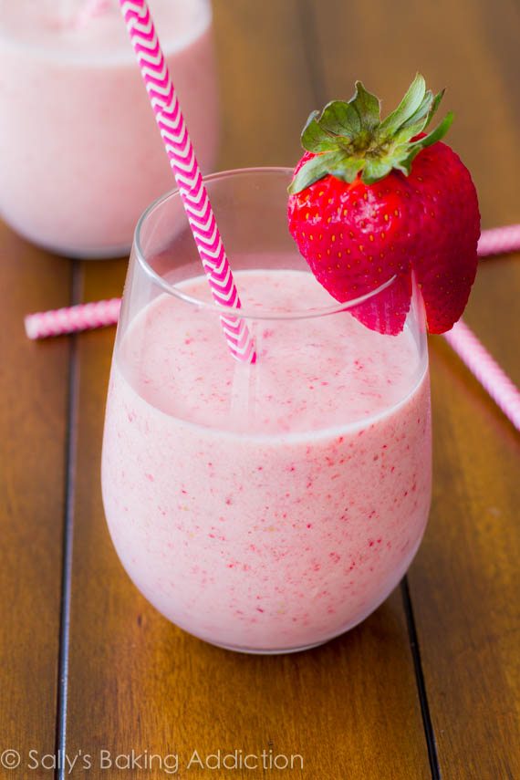 Skinny Strawberry Banana Milkshakes - Sallys Baking Addiction