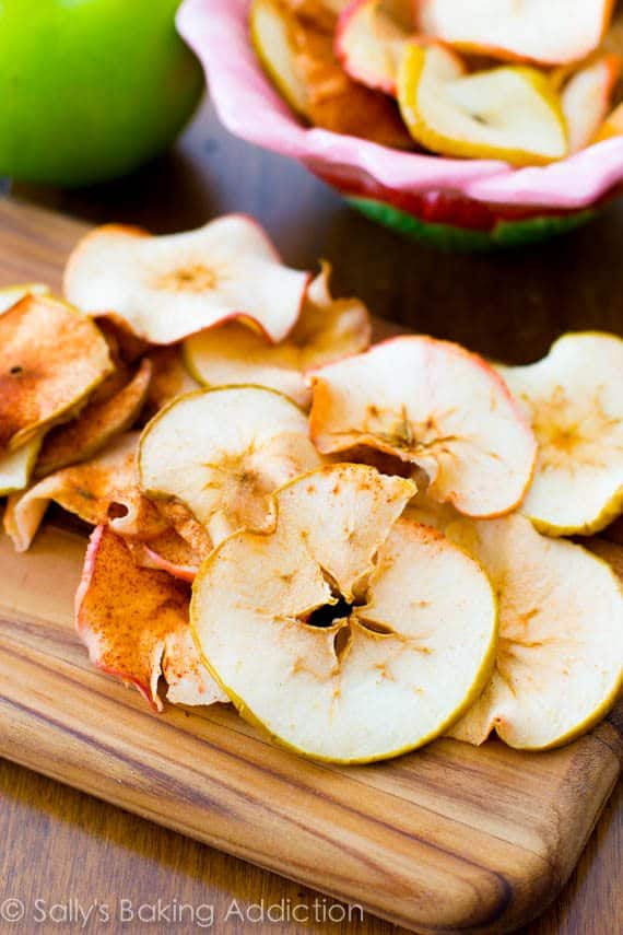 Cinnamon Apple Chips - baked, crispy and SO delicious!