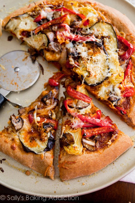 Who said pizza can't be meatless? This recipe will tell how to make a vegan pizza.