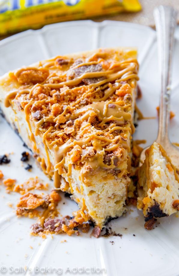 Everyone will go crazy for this Peanut Butter Butterfinger Cheesecake recipe! This is one incredible indulgent dessert. sallysbakingaddiction.com