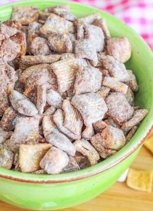 s'mores puppy chow in a green bowl