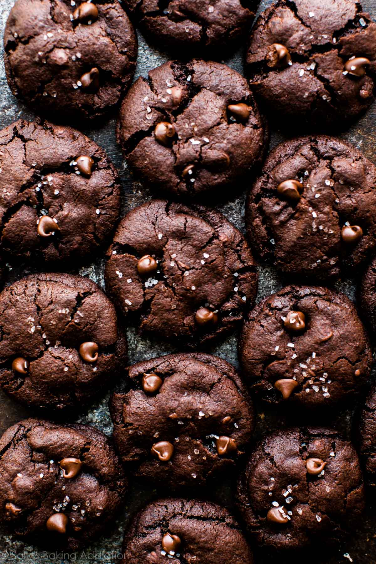 Dark chocolate cookies with sea salt and caramel