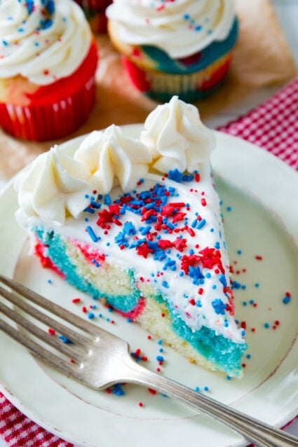 4th of July Tie-Dye Cake (and Cupcakes!)
