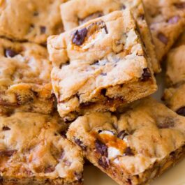 candy bar blondies on a plate
