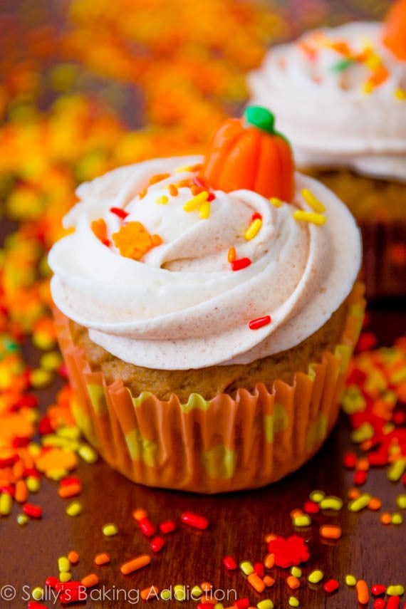 pumpkin cupcakes with cinnamon swirl frosting