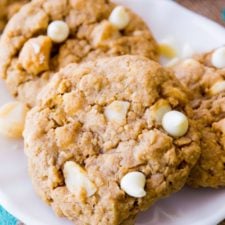 White Chocolate Macadamia Nut Oatmeal Cookies