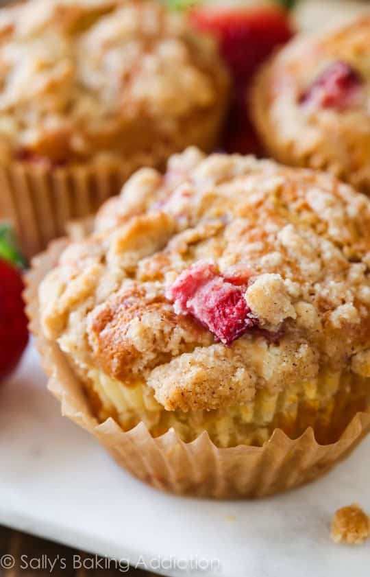 strawberry cheesecake muffins