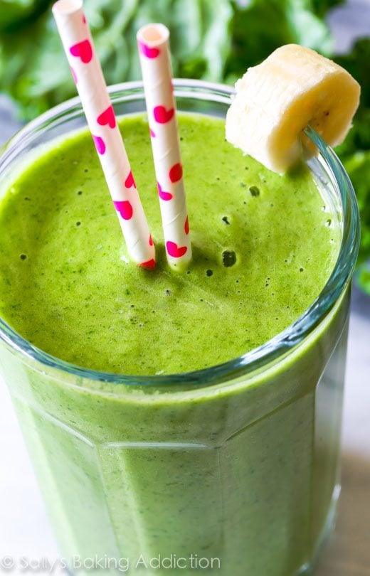 tropikale energy smoothie in a glass with straws