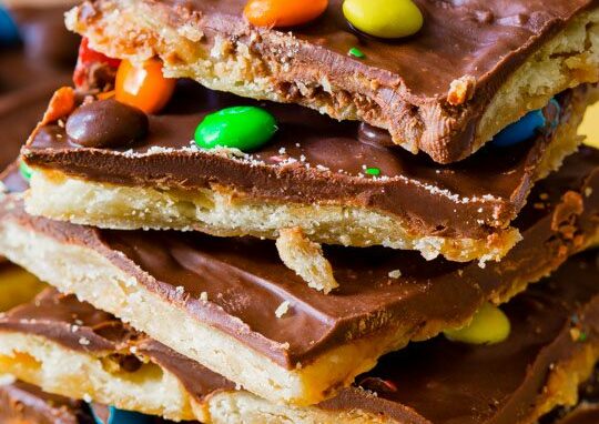 How to Make Easy Saltine Toffee