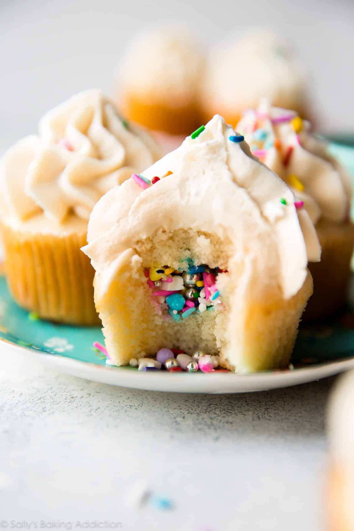 Vintage Cake and Cupcake Carriers - Baking Bites