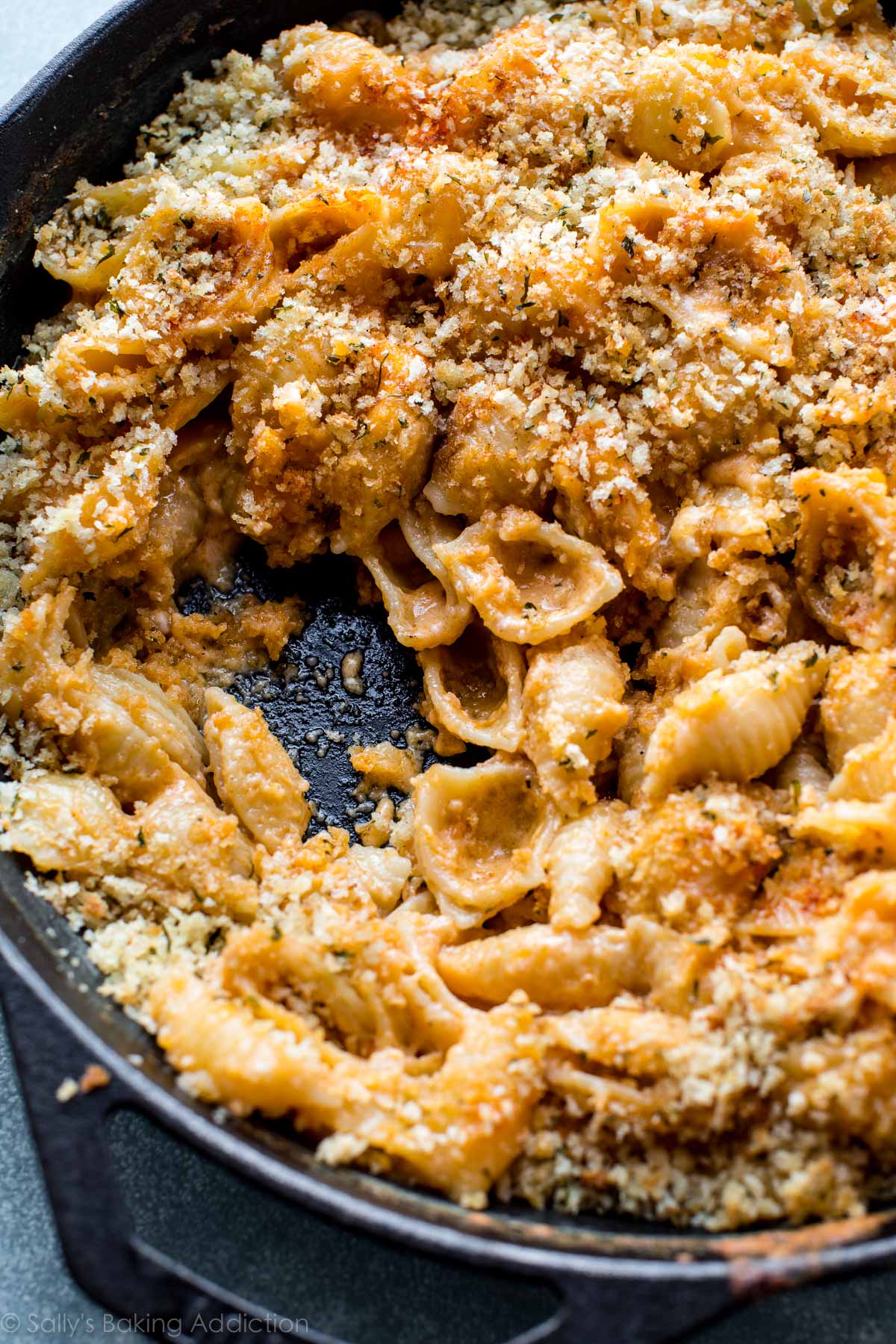 baked macaroni and cheese in a cast iron skillet
