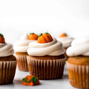 pumpkin cupcakes with cream cheese frosting