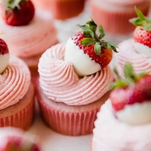 strawberry cupcakes with white chocolate strawberry frosting topped with white chocolate dipped strawberry