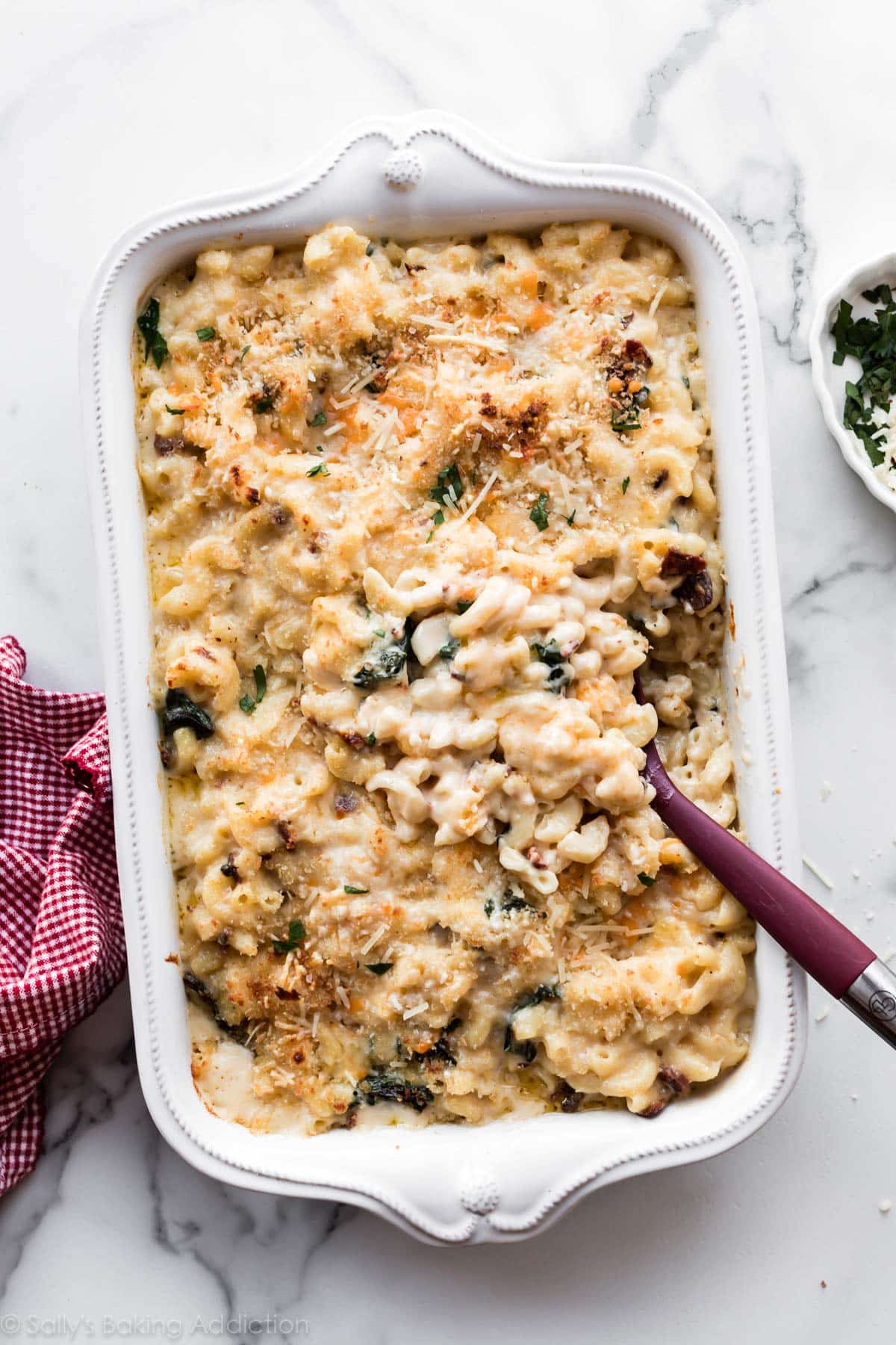 Baked macaroni and cheese casserole