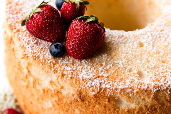 Angel food cake with berries