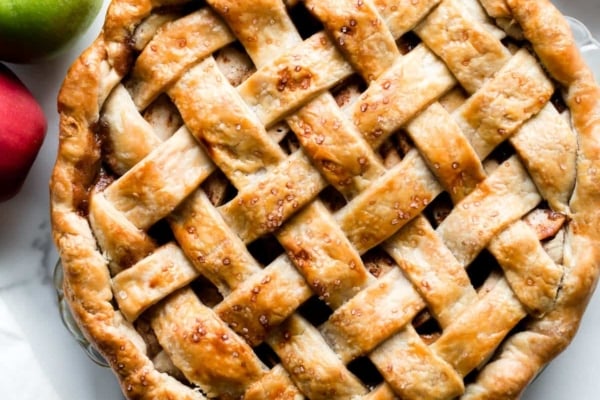 apple pie with lattice pie crust