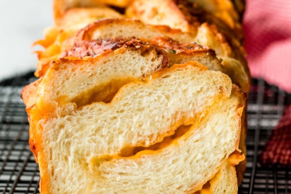 sliced cheese bread