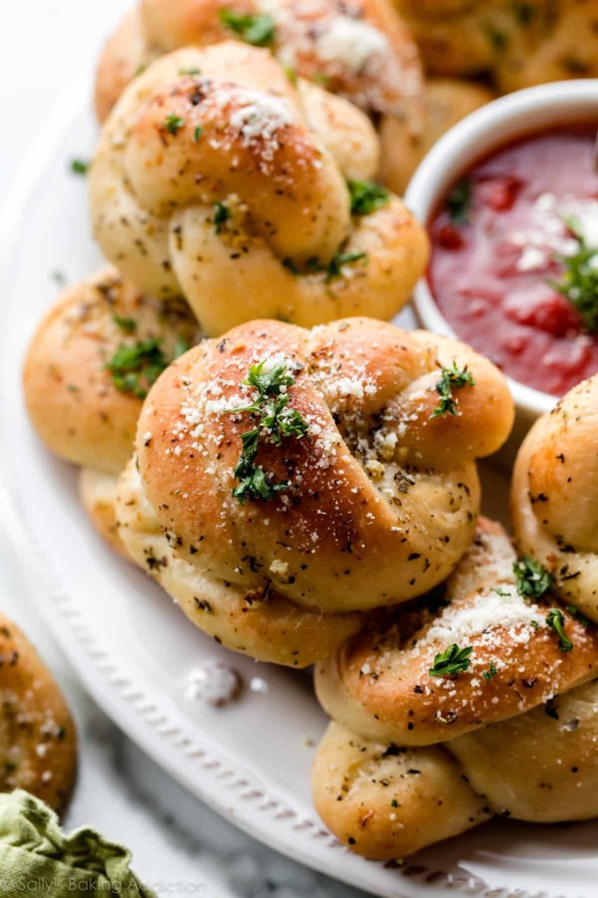 Homemade Garlic Knots (Recipe + Video) Sally's Baking Addiction