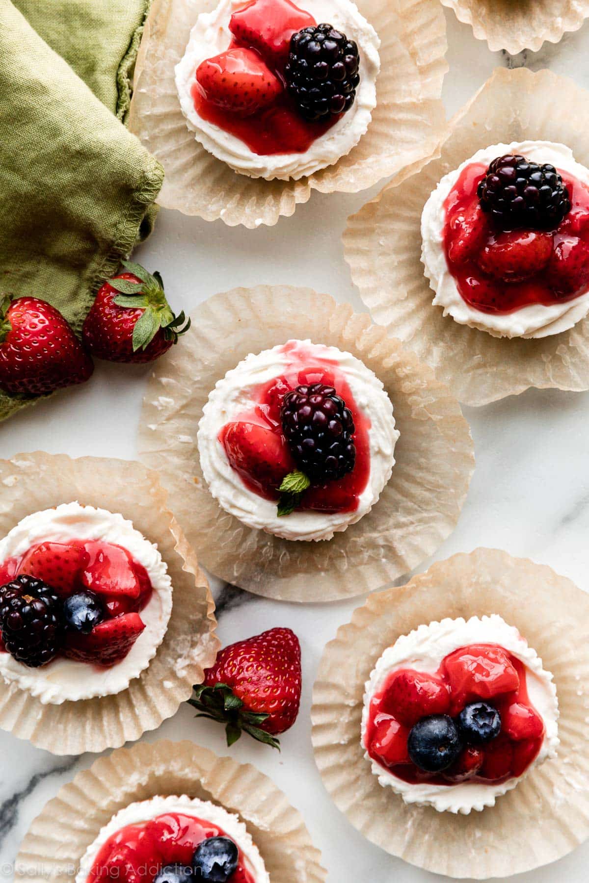 mini no-bake cheesecakes with berries