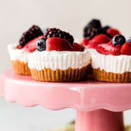 no bake cheesecakes made in a muffin pan