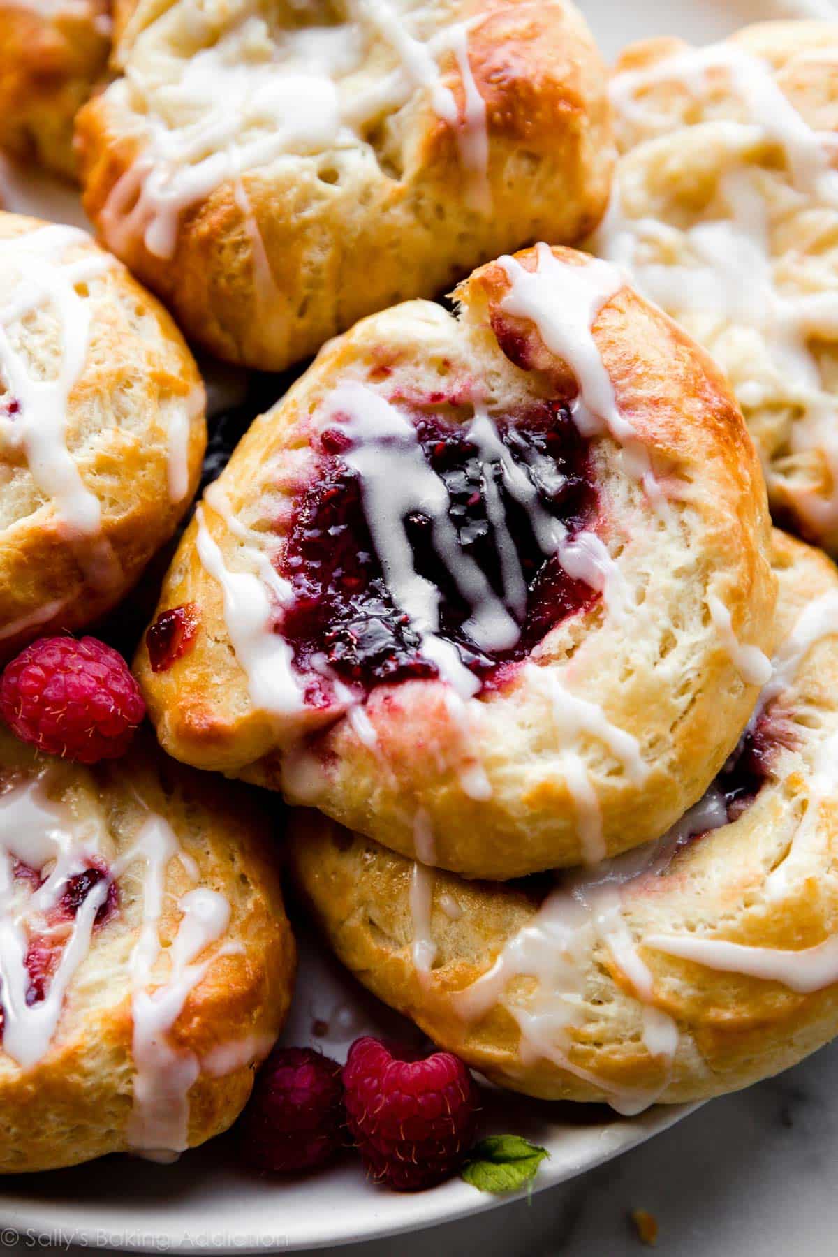 raspberry breakfast pastries