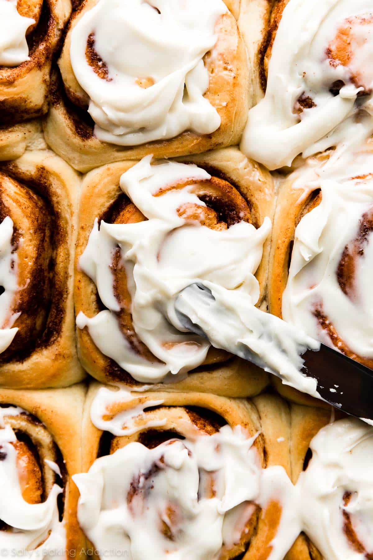 cinnamon rolls with cream cheese icing