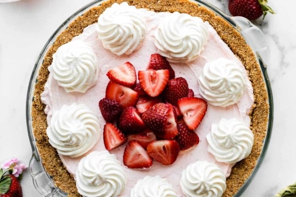 strawberry no bake cheesecake pie
