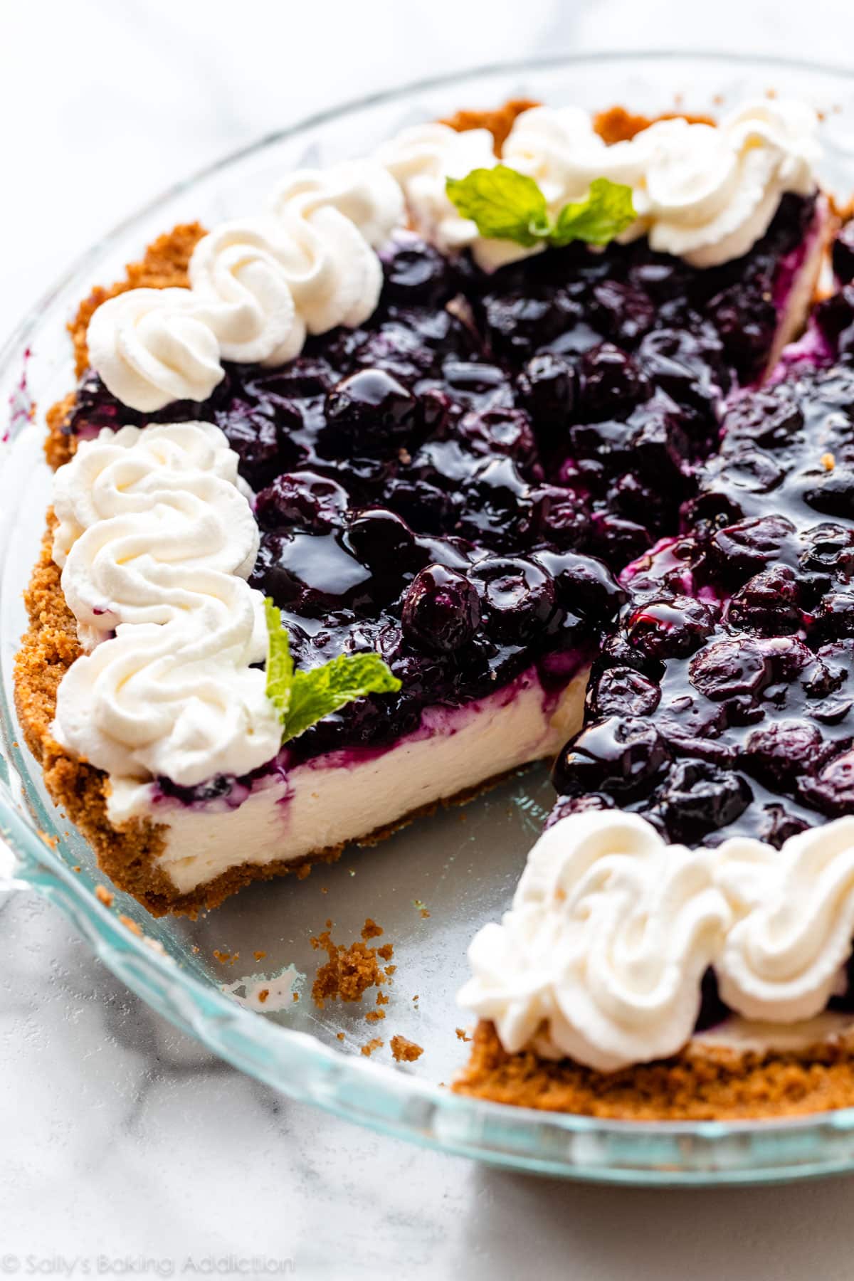 blueberries and cream pie with whipped cream