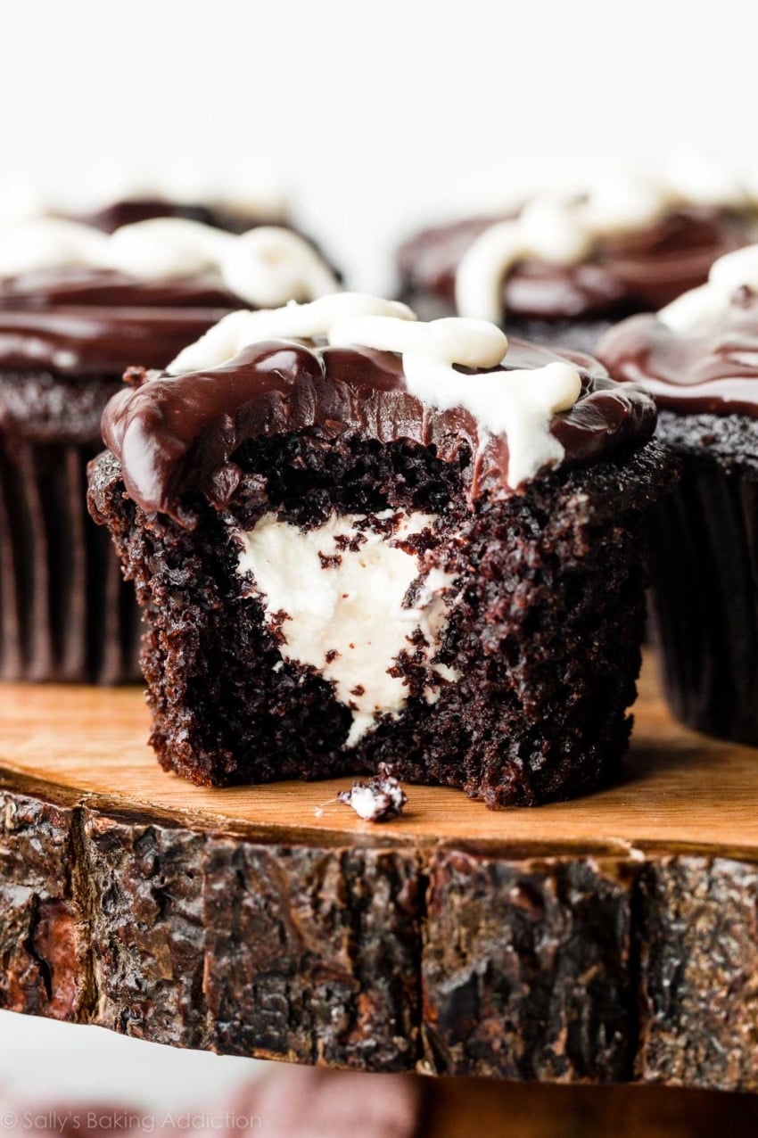 How to Fill Cupcakes (Video) - Sally's Baking